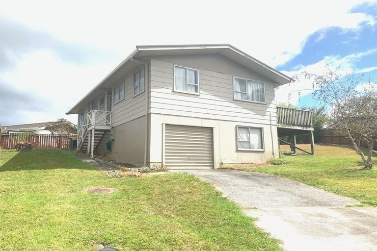 Photo of property in 20 Foyle Place, Glendene, Auckland, 0602