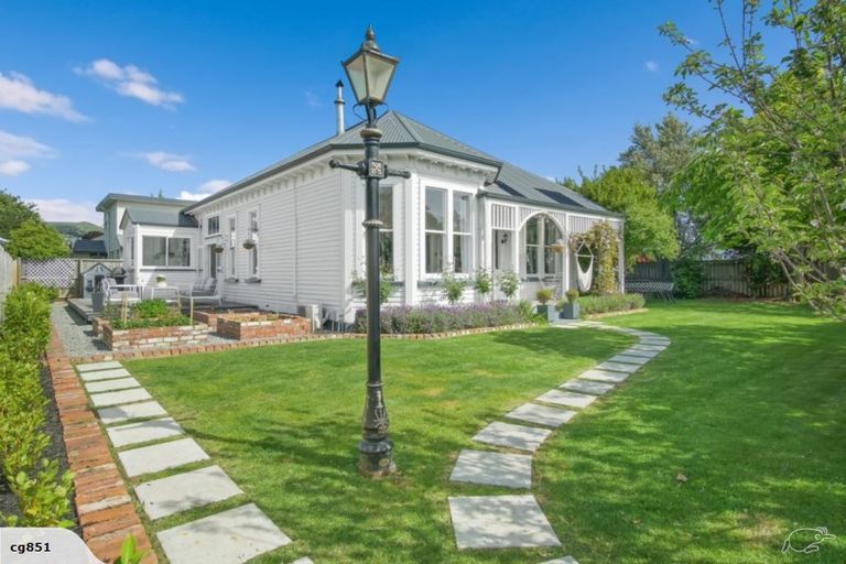 Photo of property in 98 Somerfield Street, Somerfield, Christchurch, 8024