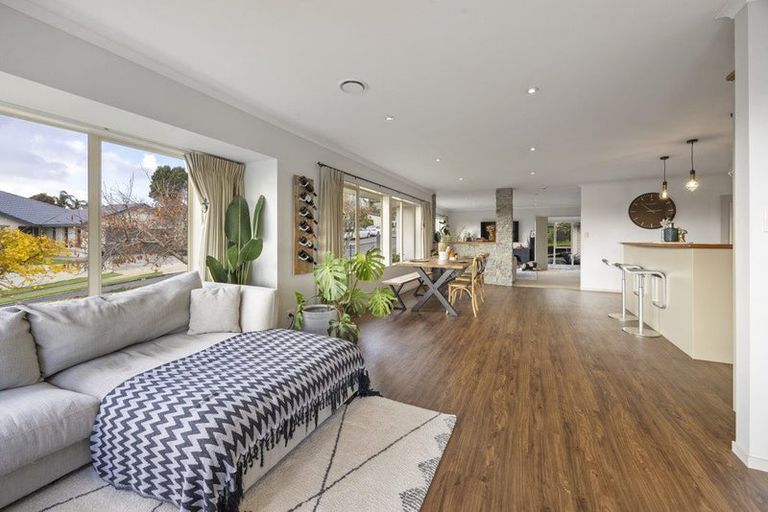 Photo of property in 1 Orlando Close, Frankleigh Park, New Plymouth, 4310