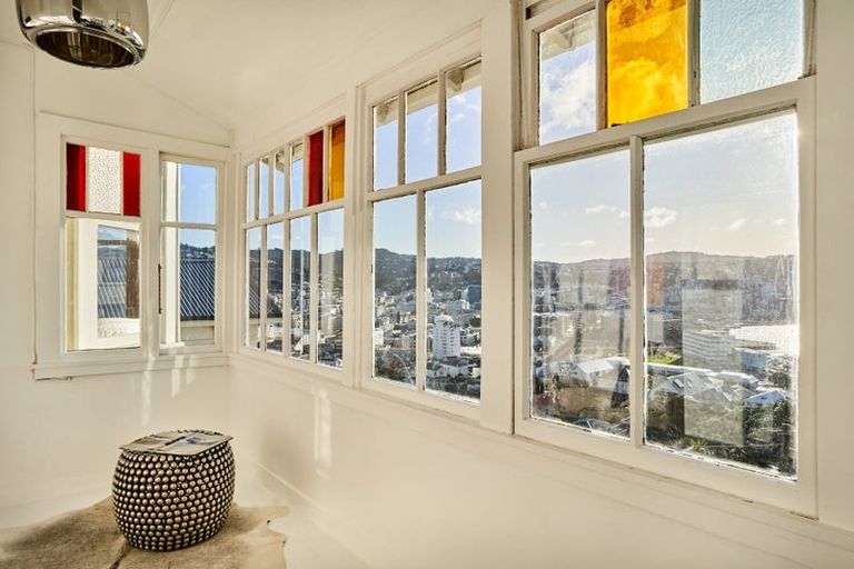 Photo of property in 23 Shannon Street, Mount Victoria, Wellington, 6011