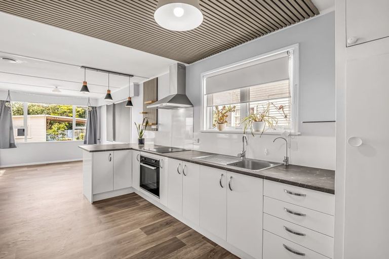 Photo of property in 92 Swiss Avenue, Gonville, Whanganui, 4501