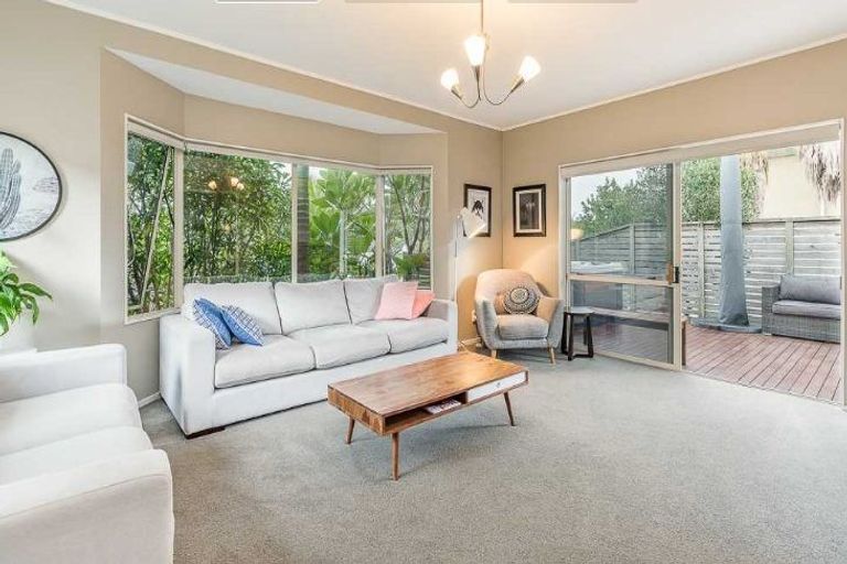 Photo of property in 7 Redfern Lane, Glenfield, Auckland, 0629