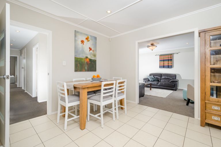 Photo of property in 4 Stafson Lane, Te Atatu Peninsula, Auckland, 0610