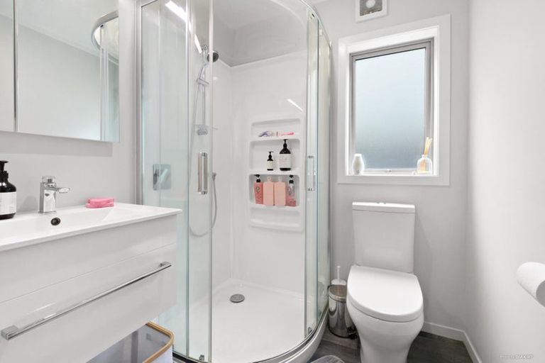 Photo of property in 51a Oreil Avenue, West Harbour, Auckland, 0618