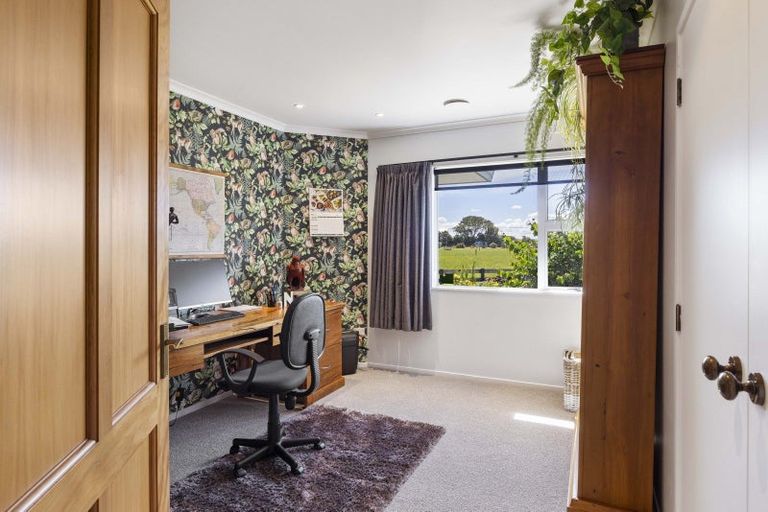 Photo of property in 281 Waihi Road, Hawera, 4673