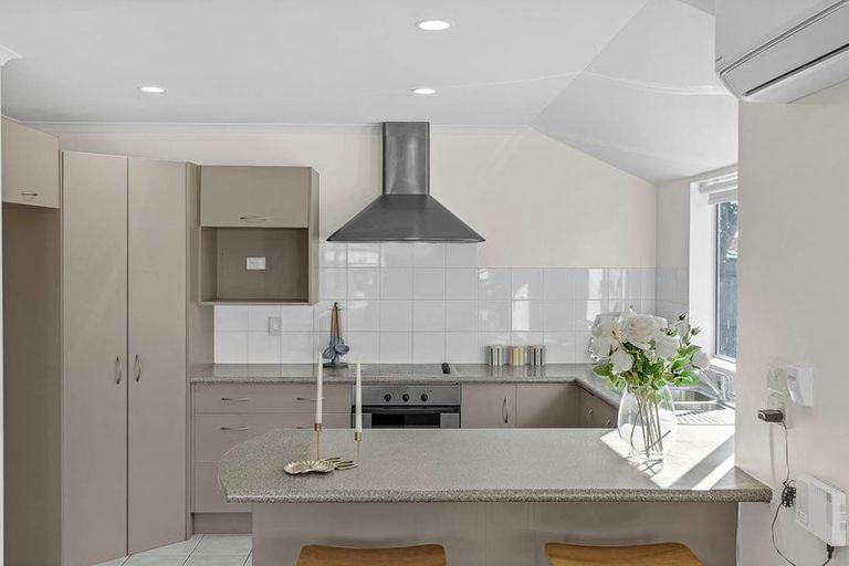 Photo of property in 2 Cathcart Close, Pukekohe, 2120