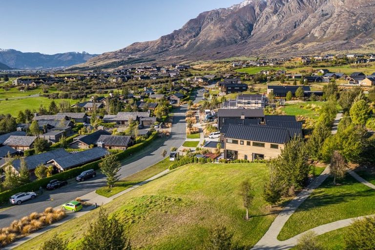 Photo of property in 23 Rannoch Drive, Jacks Point, Queenstown, 9371