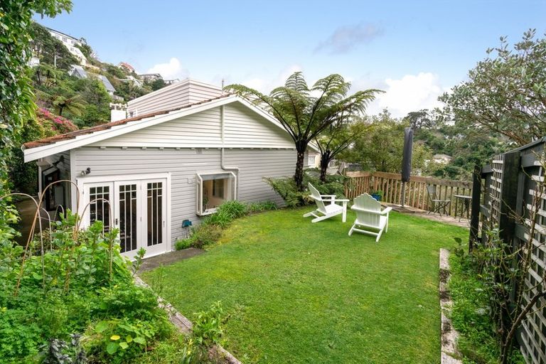 Photo of property in 35 The Rigi, Northland, Wellington, 6012