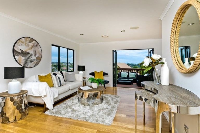 Photo of property in 2/131 Browns Bay Road, Browns Bay, Auckland, 0630