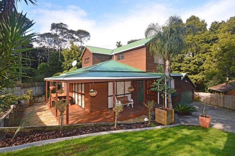 Photo of property in 10 Corokia Place, Totara Heights, Auckland, 2105