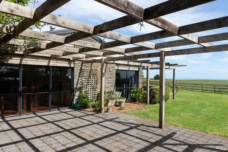 Photo of property in 787 Main North Road, Motunui, Waitara, 4383