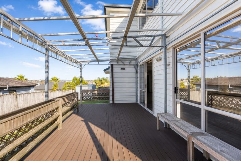 Photo of property in 11 Tekapo Rise, Fairview Heights, Auckland, 0632