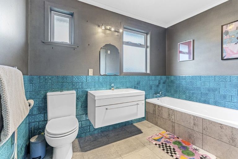 Photo of property in 105 Vivian Street, New Plymouth, 4310