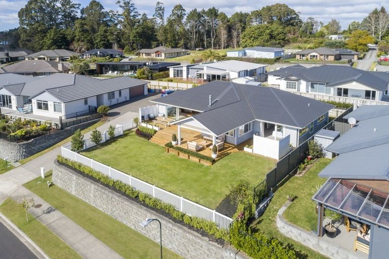 Photo of property in 15 Damien Place, Ohauiti, Tauranga, 3112