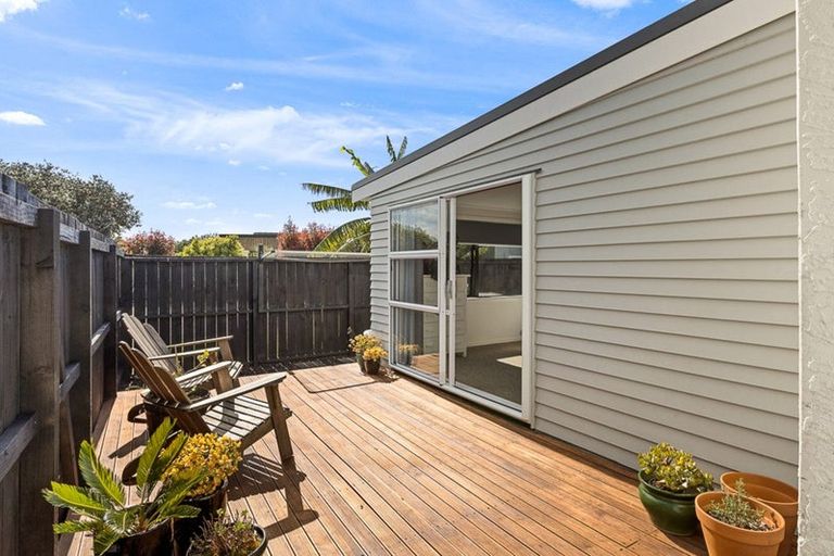 Photo of property in 27 Roby Street, Te Atatu Peninsula, Auckland, 0610