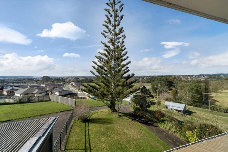 Photo of property in 16 Babich Road, Henderson Valley, Auckland, 0614