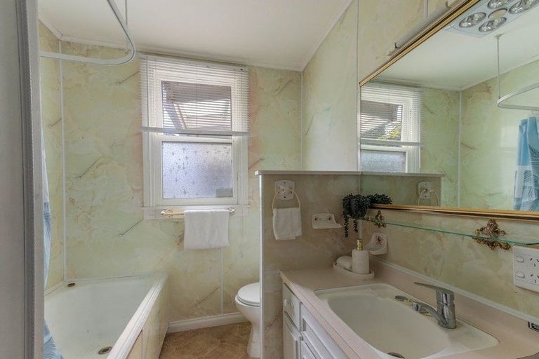 Photo of property in 16 Toia Street, Marton, 4710