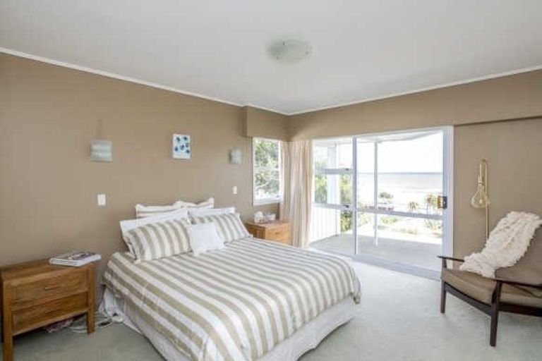 Photo of property in 130 Seaview Road, Paraparaumu Beach, Paraparaumu, 5032