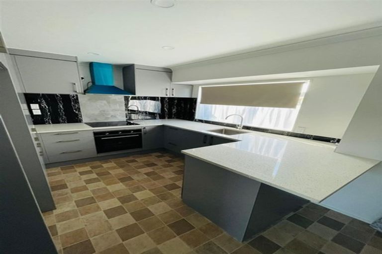 Photo of property in 2/43 Solveig Place, Randwick Park, Auckland, 2105