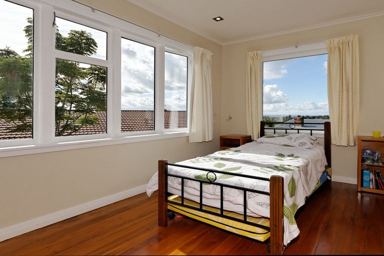 Photo of property in 198 Golf Road, Titirangi, Auckland, 0604