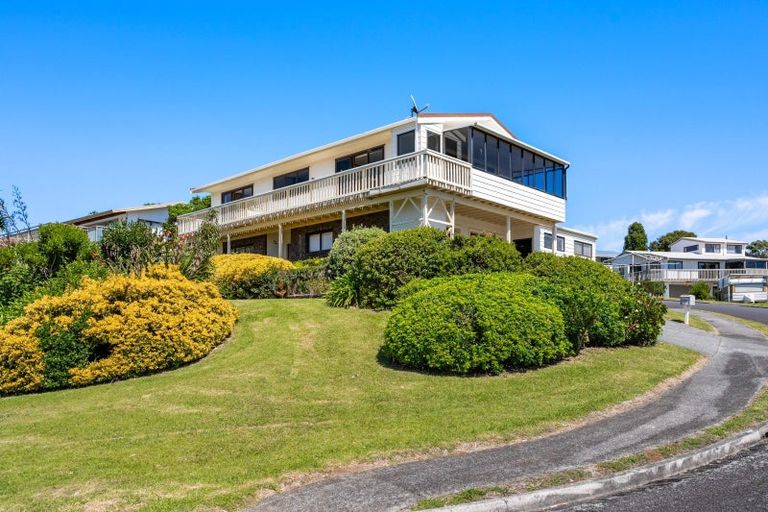 Photo of property in 101 Titiro Place, Onemana, Whangamata, 3691