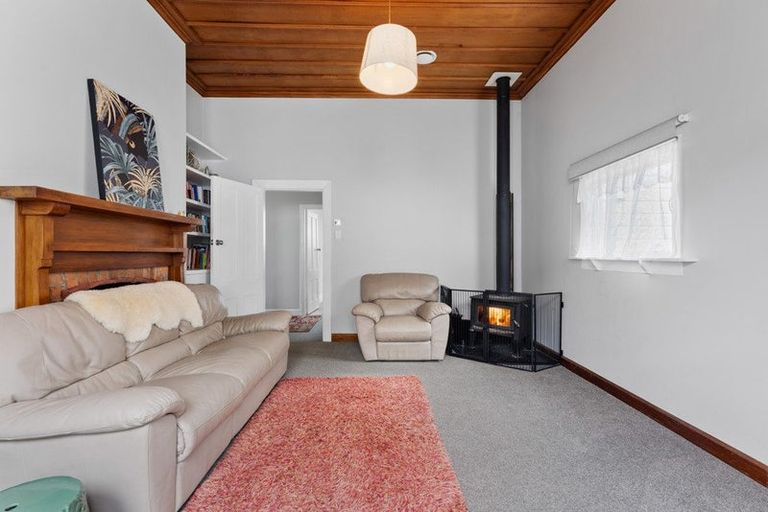 Photo of property in 16 Carlton Avenue, Gonville, Whanganui, 4501