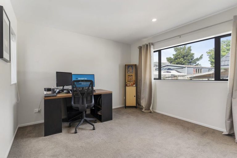 Photo of property in 86a Kelman Road, Kelston, Auckland, 0602