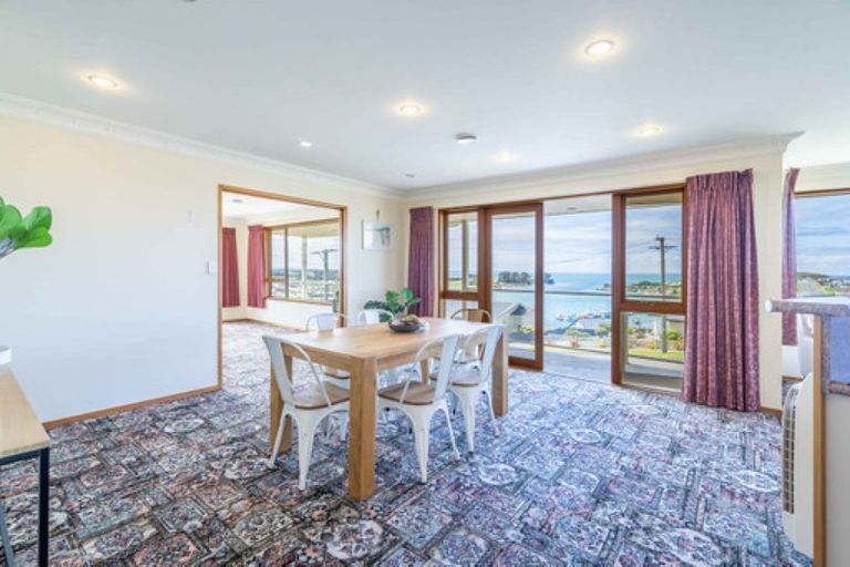 Photo of property in 12 Osborne Street, Riverton/aparima, Riverton, 9822