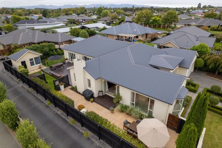 Photo of property in 12 Willowview Drive, Redwood, Christchurch, 8051