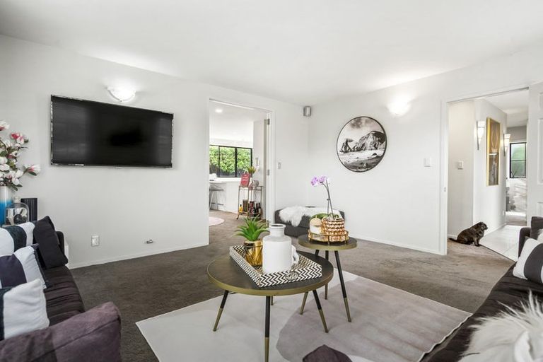 Photo of property in 4 Opal Close, Rosedale, Auckland, 0632