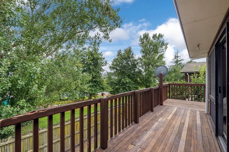 Photo of property in 2/18 Altair Place, Windsor Park, Auckland, 0632