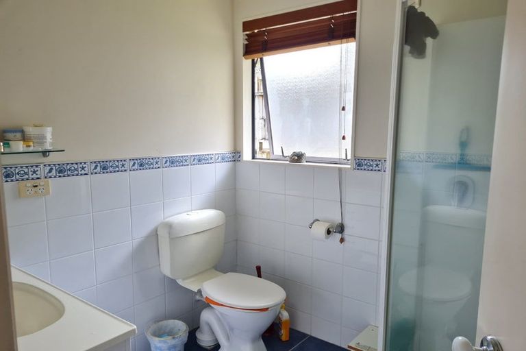 Photo of property in 800a East Coast Road, Oteha, Auckland, 0630