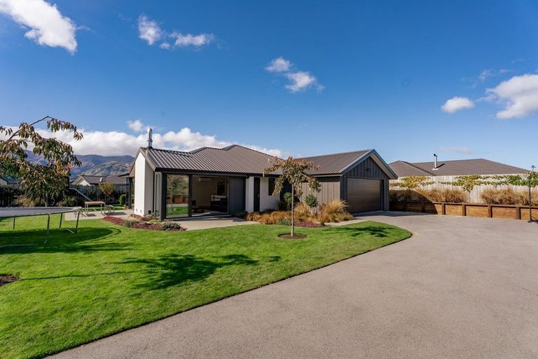 Photo of property in 15 Pennycook Place, Lake Hawea, Wanaka, 9382