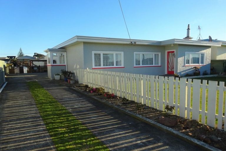 Photo of property in 98 Seabury Avenue, Foxton Beach, Foxton, 4815