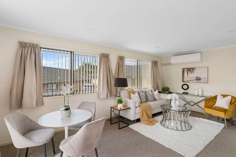 Photo of property in 40 Regents Park Place, Westgate, Auckland, 0614