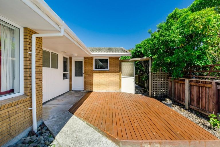 Photo of property in 2a Rewarewa Crescent, Waikanae, 5036