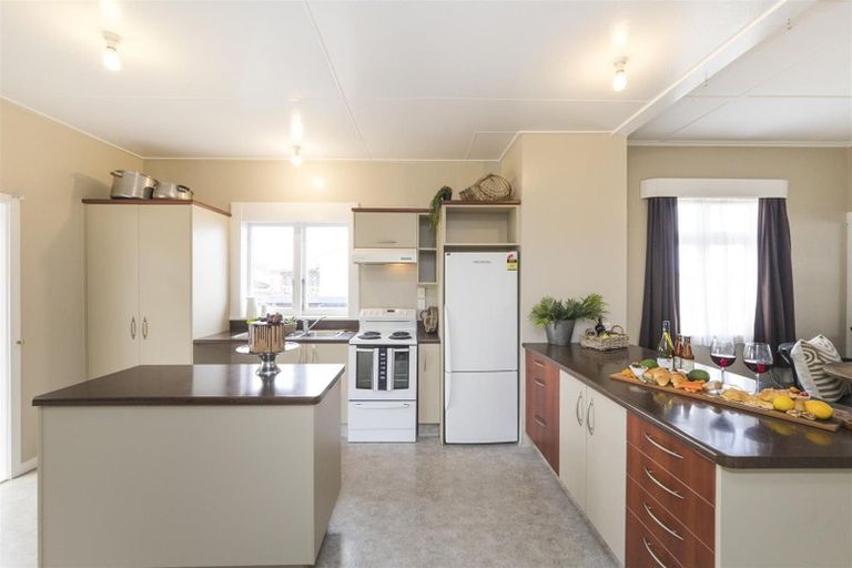 Photo of property in 28 Hair Street, Marton, 4710