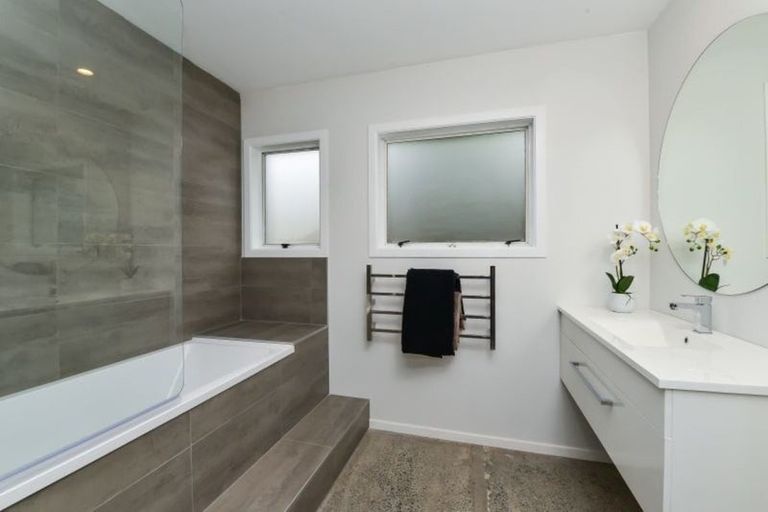 Photo of property in 35 Marnane Terrace, St Andrews, Hamilton, 3200