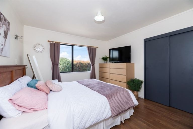 Photo of property in 1/253 Glenfield Road, Hillcrest, Auckland, 0627