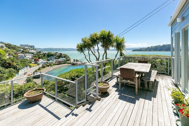 Photo of property in 122 Maida Vale Road, Roseneath, Wellington, 6011