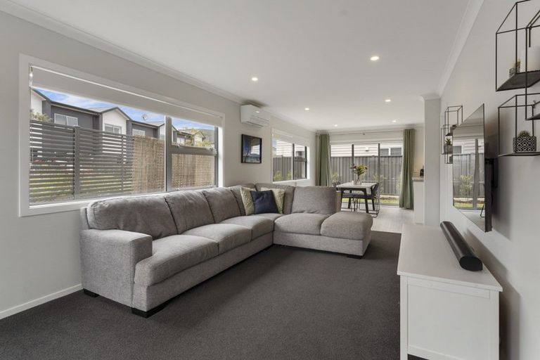 Photo of property in 10 Tieke Lane, Kenepuru, Porirua, 5022