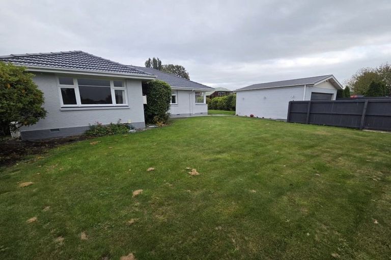 Photo of property in 11 Grimseys Road, Redwood, Christchurch, 8051