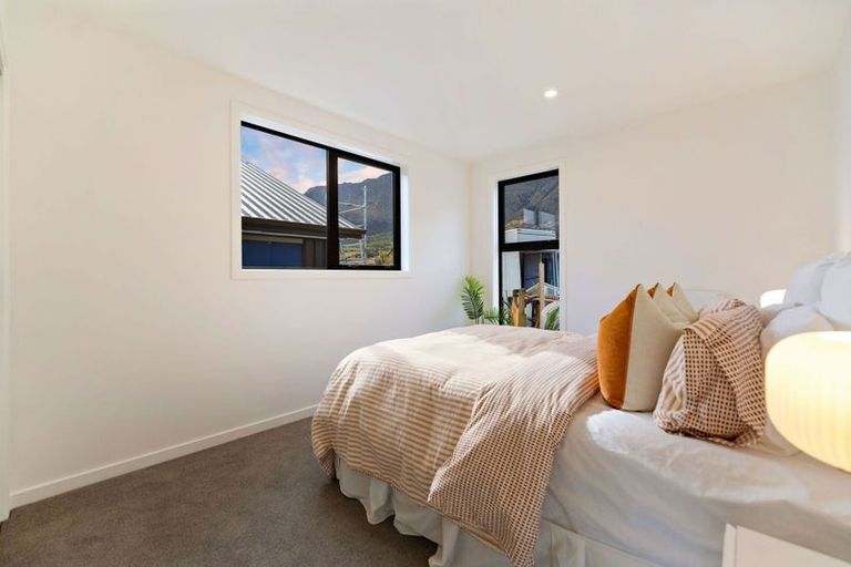 Photo of property in 5 Rowe Drive, Jacks Point, 9371