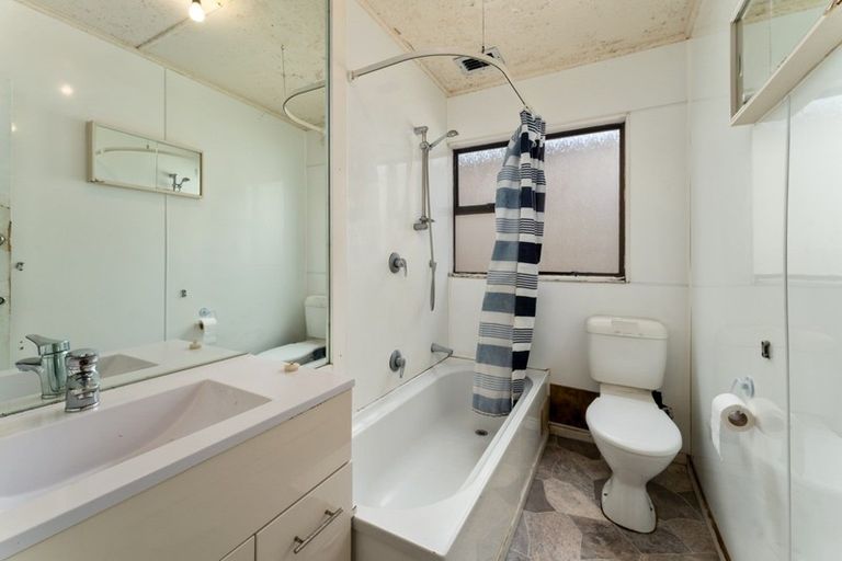 Photo of property in 2 Rupini Street, Otaki Beach, Otaki, 5512