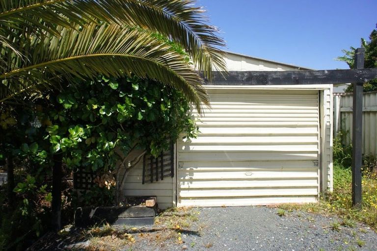 Photo of property in 2/42c Schnapper Rock Road, Schnapper Rock, Auckland, 0632