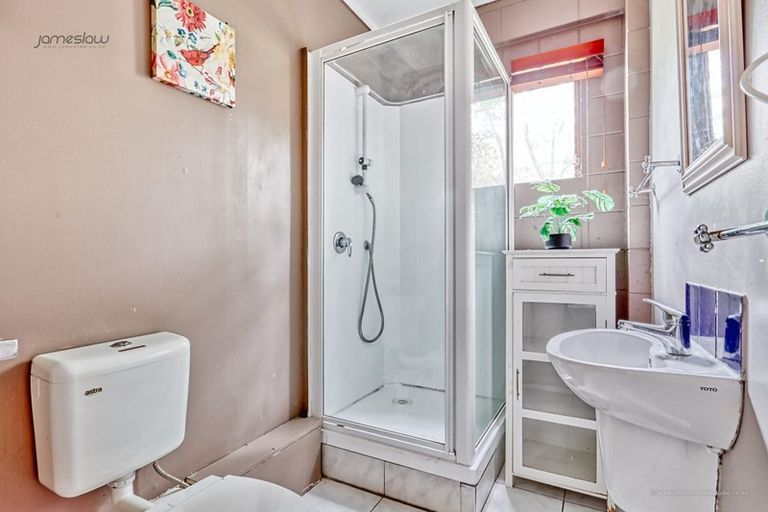 Photo of property in 2/18 Tiri View Place, Waiake, Auckland, 0630