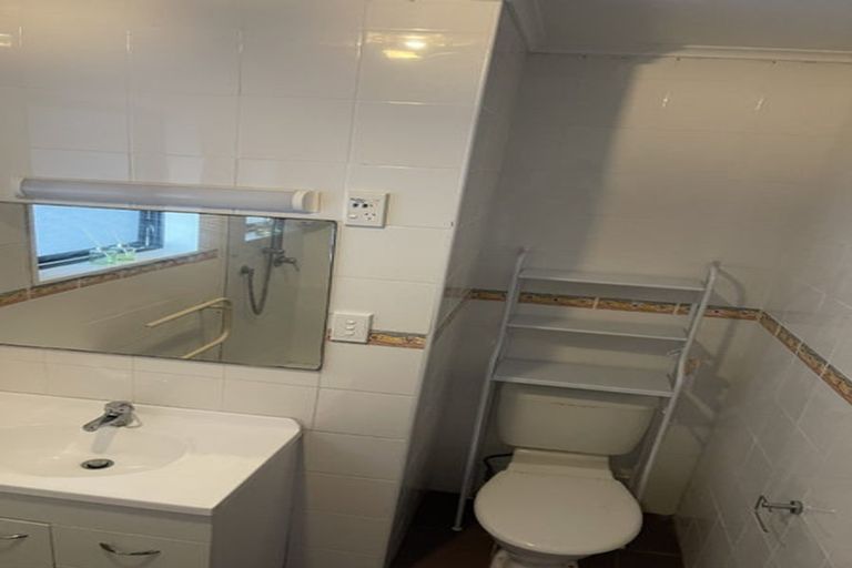 Photo of property in 116 Edgewater Drive, Pakuranga, Auckland, 2010