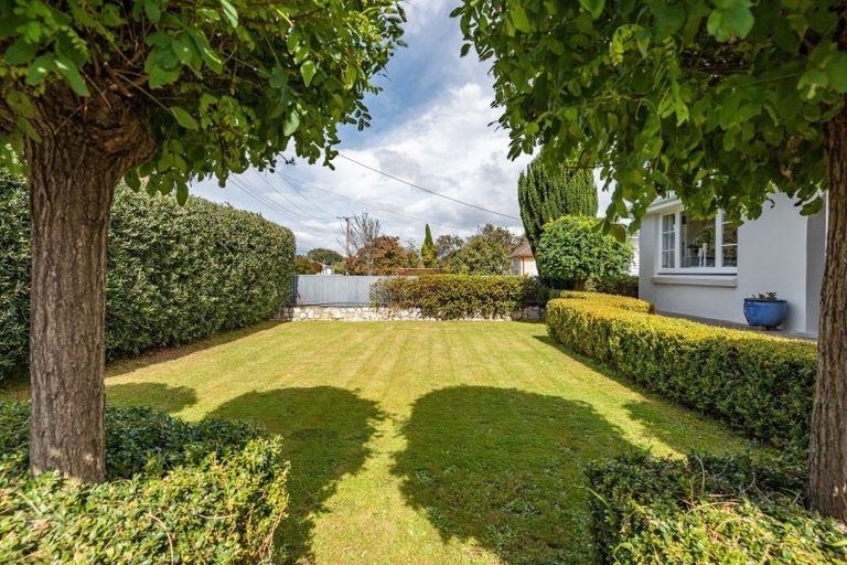 Photo of property in 17 Sackville Street, Martinborough, 5711