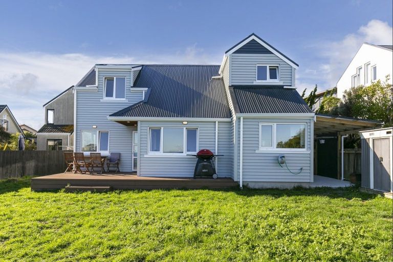 Photo of property in 2b Paratu Way, Strathmore Park, Wellington, 6022