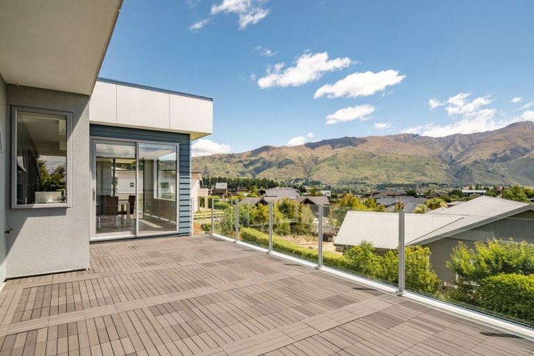 Photo of property in 5 Bovett Place, Wanaka, 9305